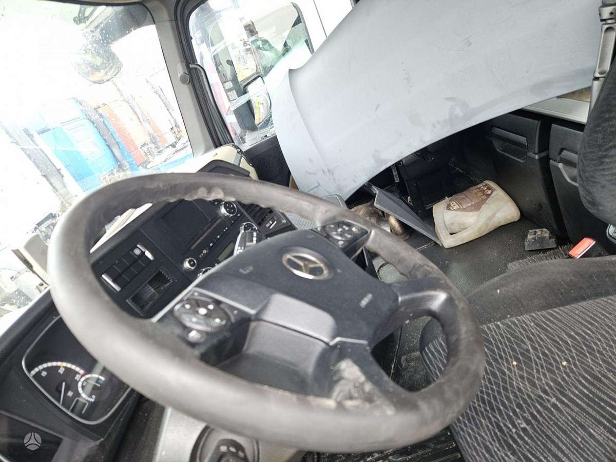 Mercedes-Benz 1845 Retarder Mega, double sleeper