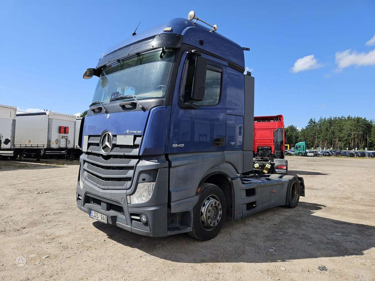 Mercedes-Benz 1845 Retarder Mega, double sleeper