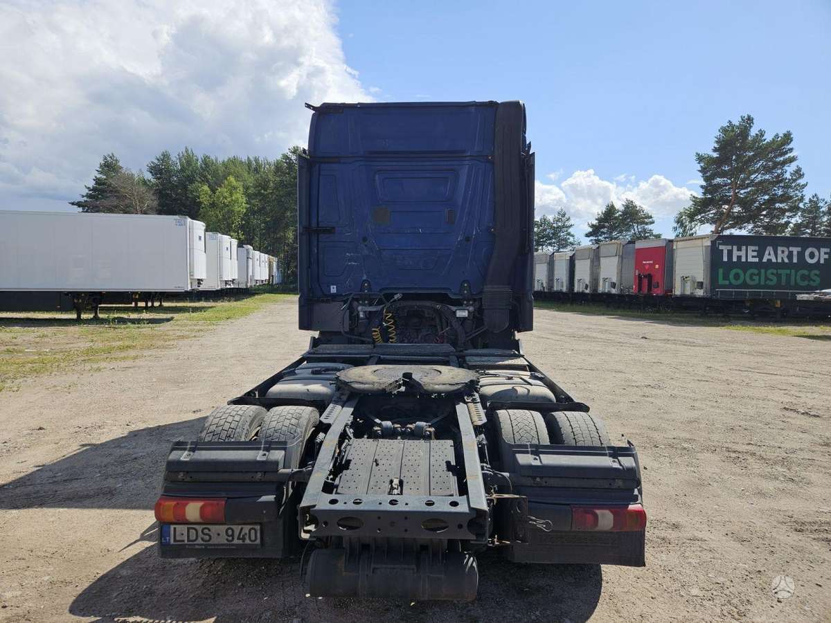 Mercedes-Benz 1845 Retarder Mega, double sleeper