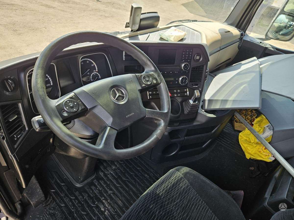 Mercedes-Benz 1845 Retarder Mega, double sleeper