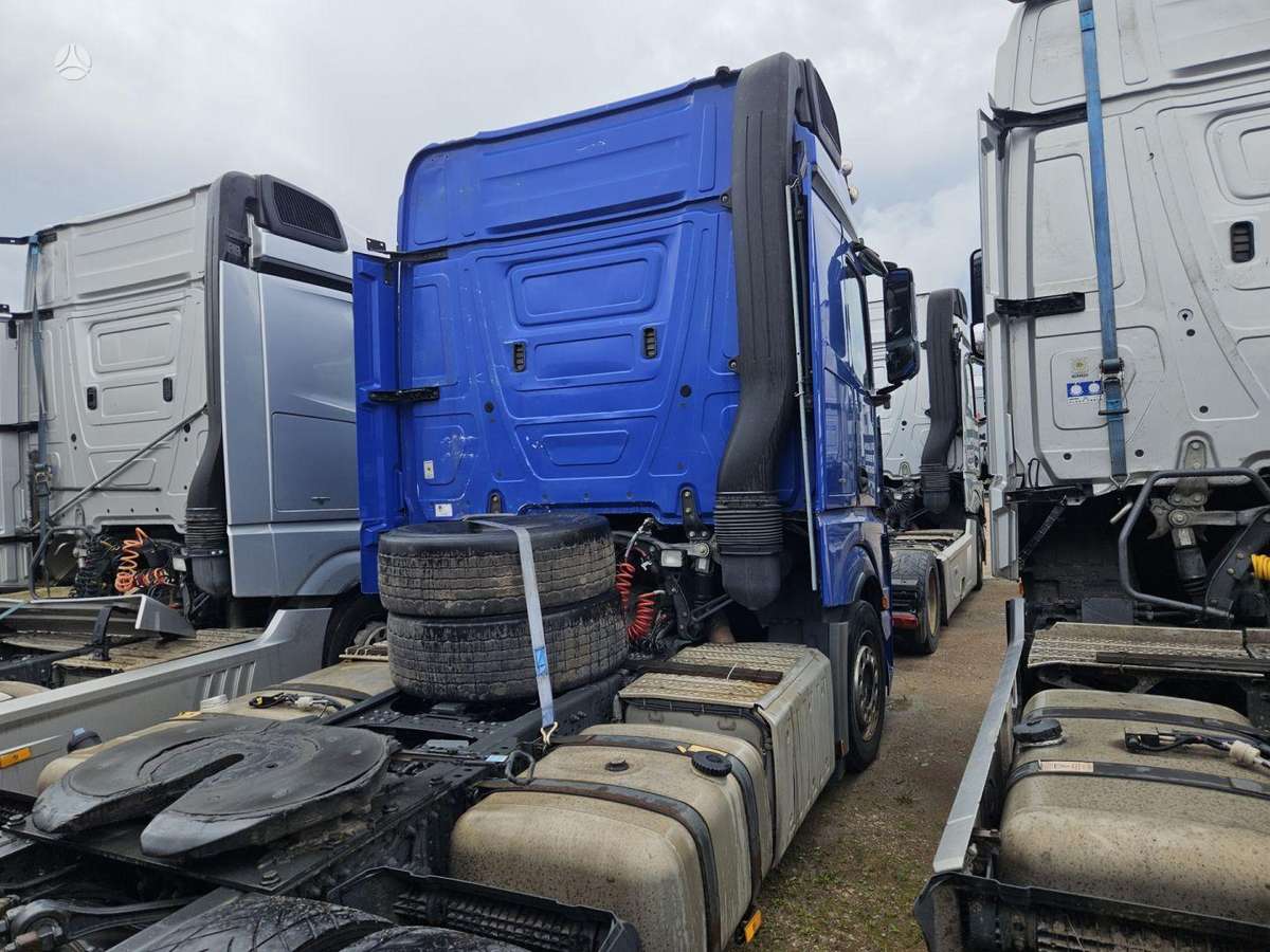 Mercedes-Benz 1845 Retarder Mega, double sleeper