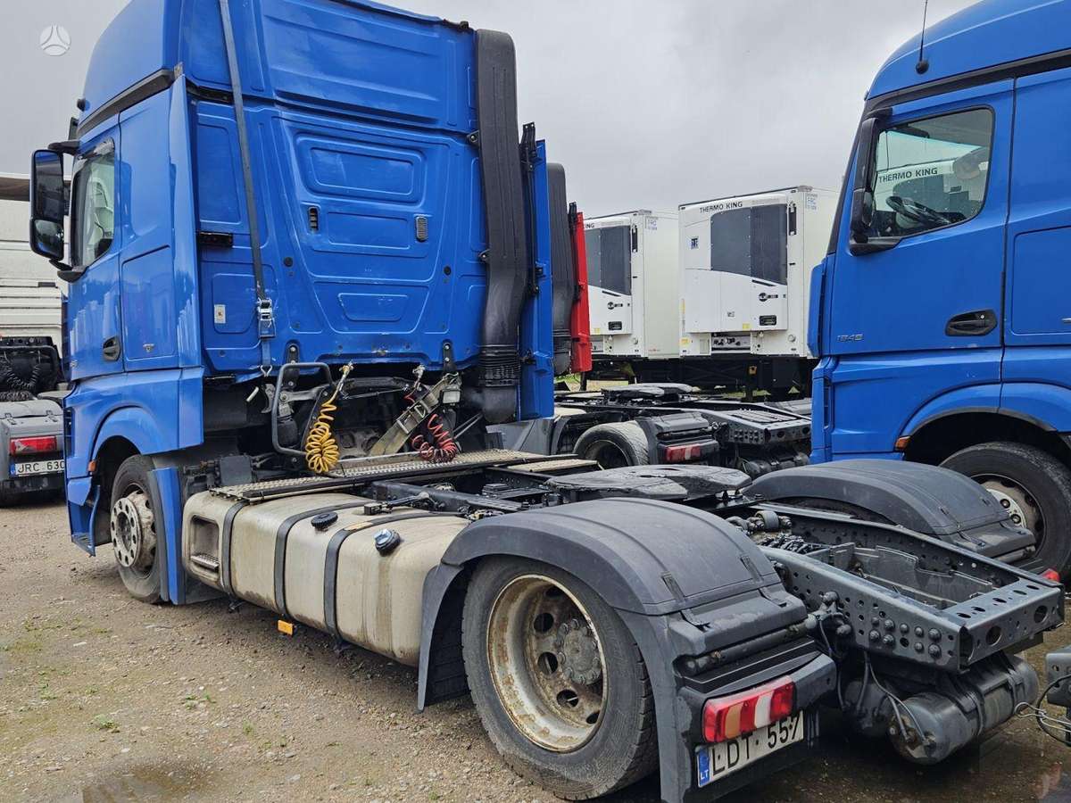 Mercedes-Benz 1845 Retarder Mega, double sleeper