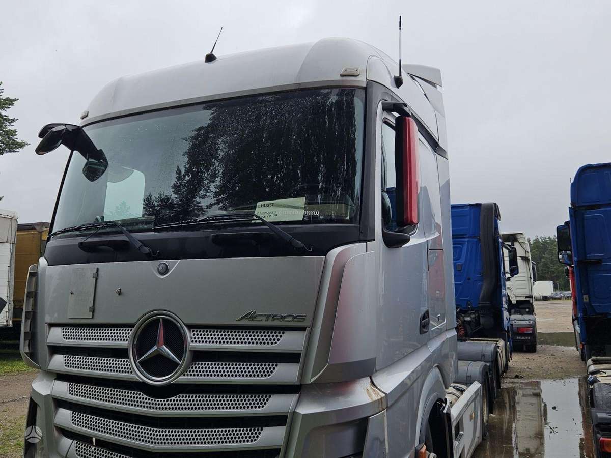 Mercedes-Benz 1845 Retarder Mega, double sleeper