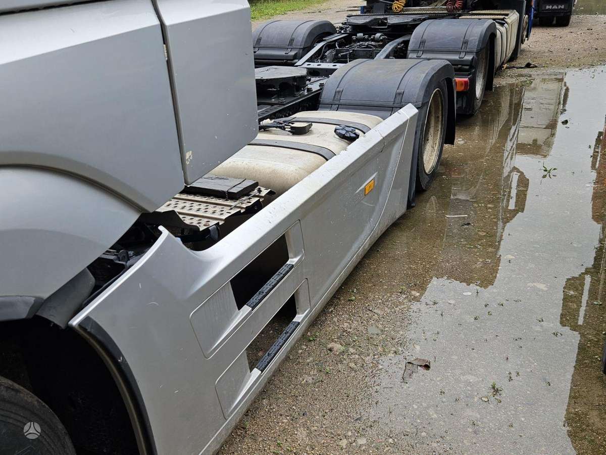 Mercedes-Benz 1845 Retarder Mega, double sleeper