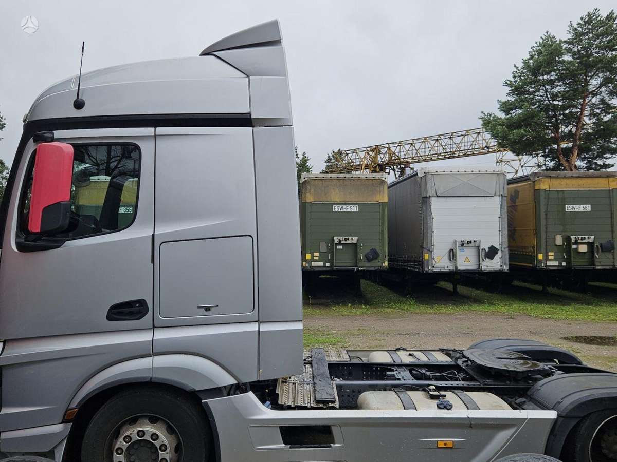 Mercedes-Benz 1845 Retarder Mega, double sleeper