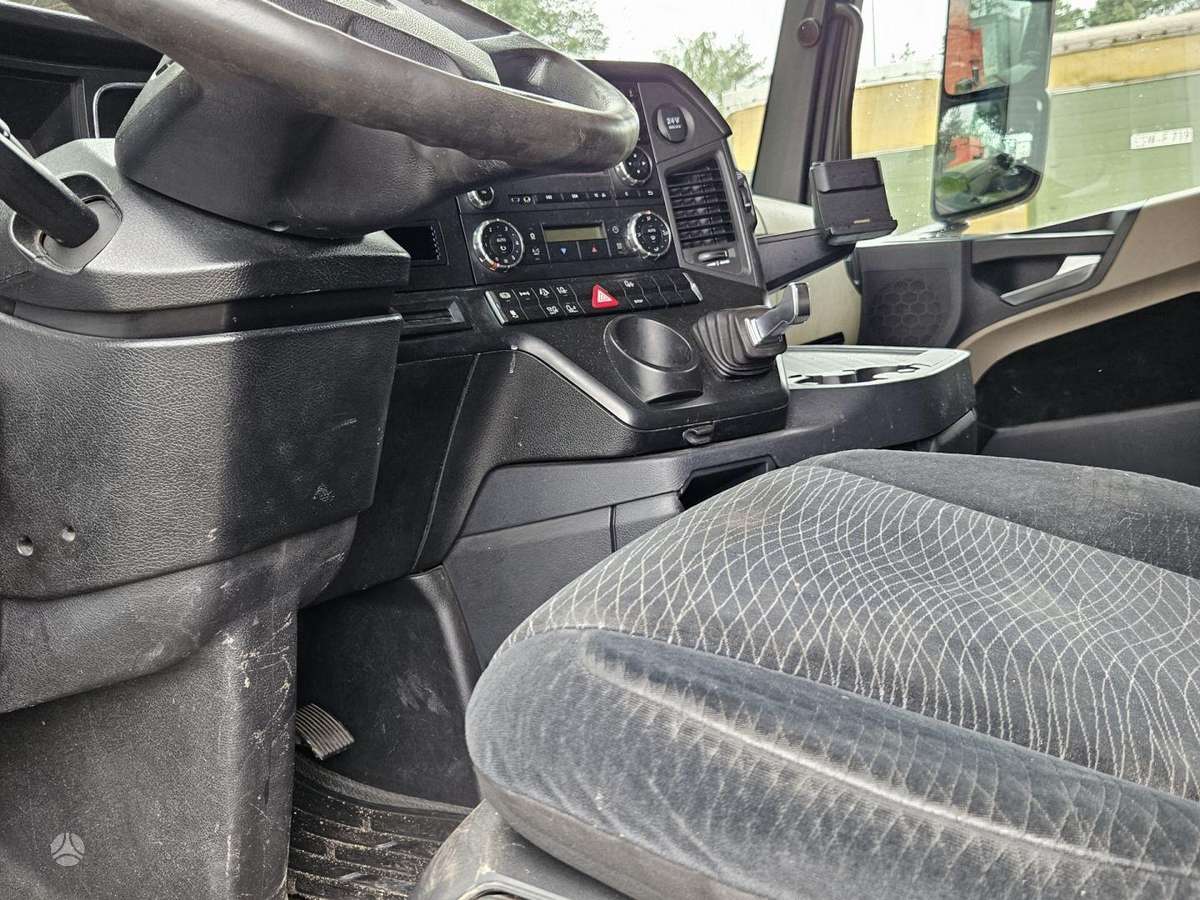 Mercedes-Benz 1845 Retarder Mega, double sleeper