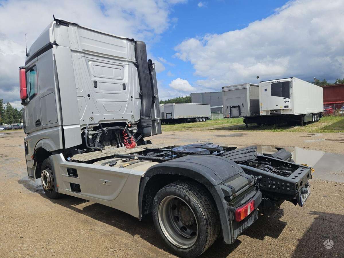 Mercedes-Benz 1845 Retarder Mega, double sleeper