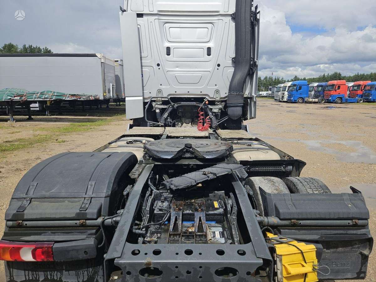 Mercedes-Benz 1845 Retarder Mega, double sleeper