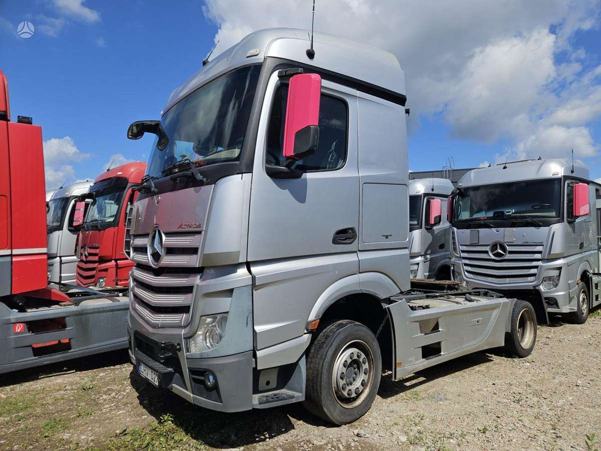 Mercedes-Benz 1845 ACTROS, double sleeper