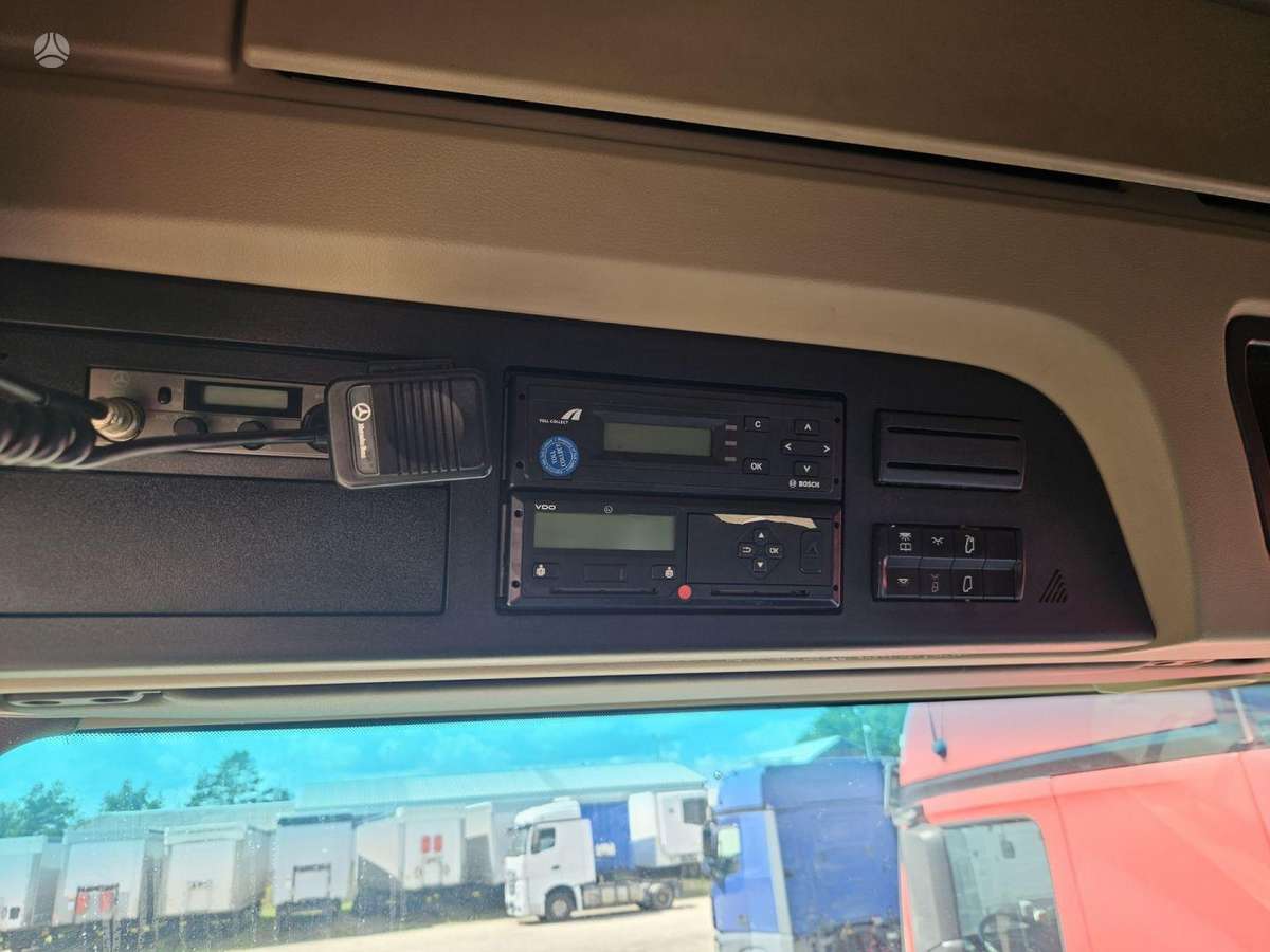 Mercedes-Benz 1845 ACTROS, double sleeper