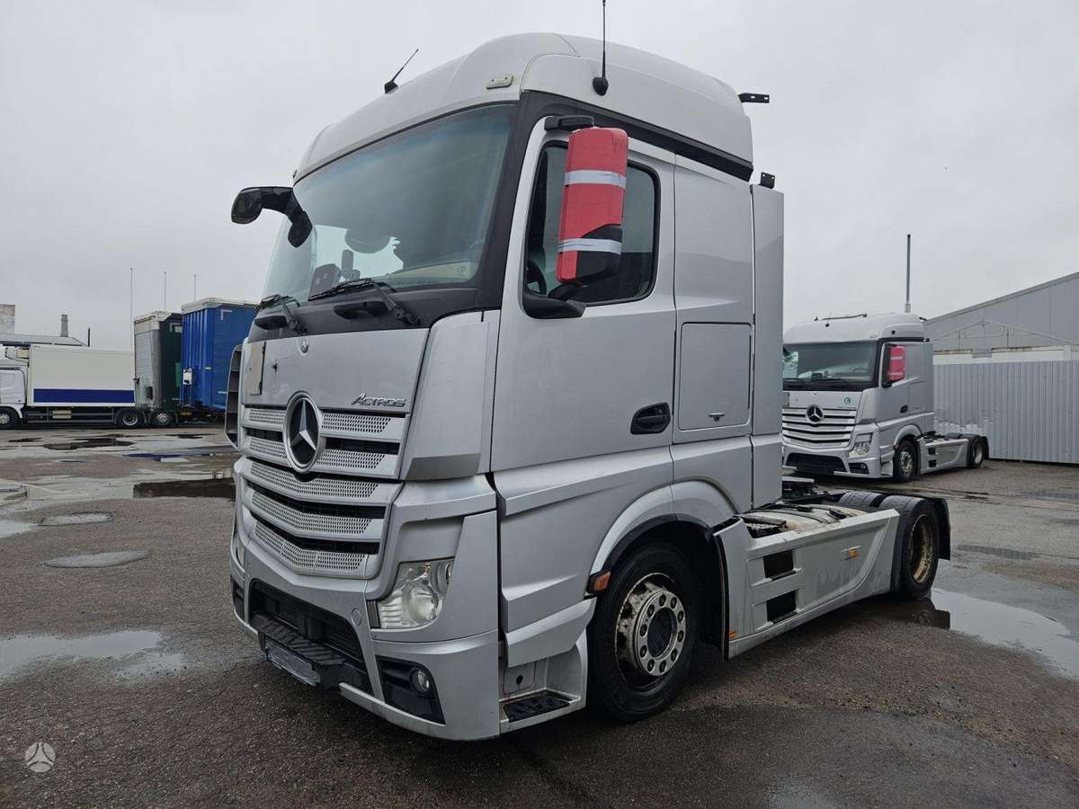 Mercedes-Benz 1845 ACTROS, double sleeper