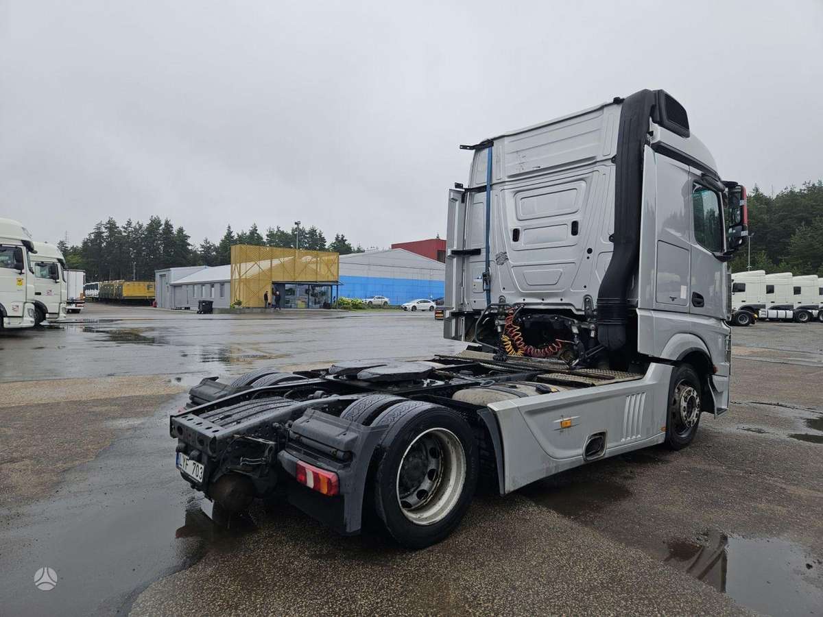 Mercedes-Benz 1845 ACTROS, double sleeper