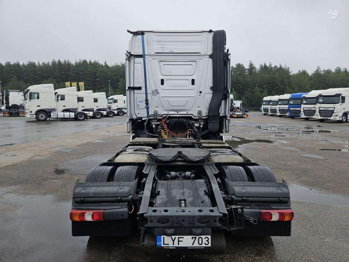 Mercedes-Benz 1845 ACTROS, double sleeper