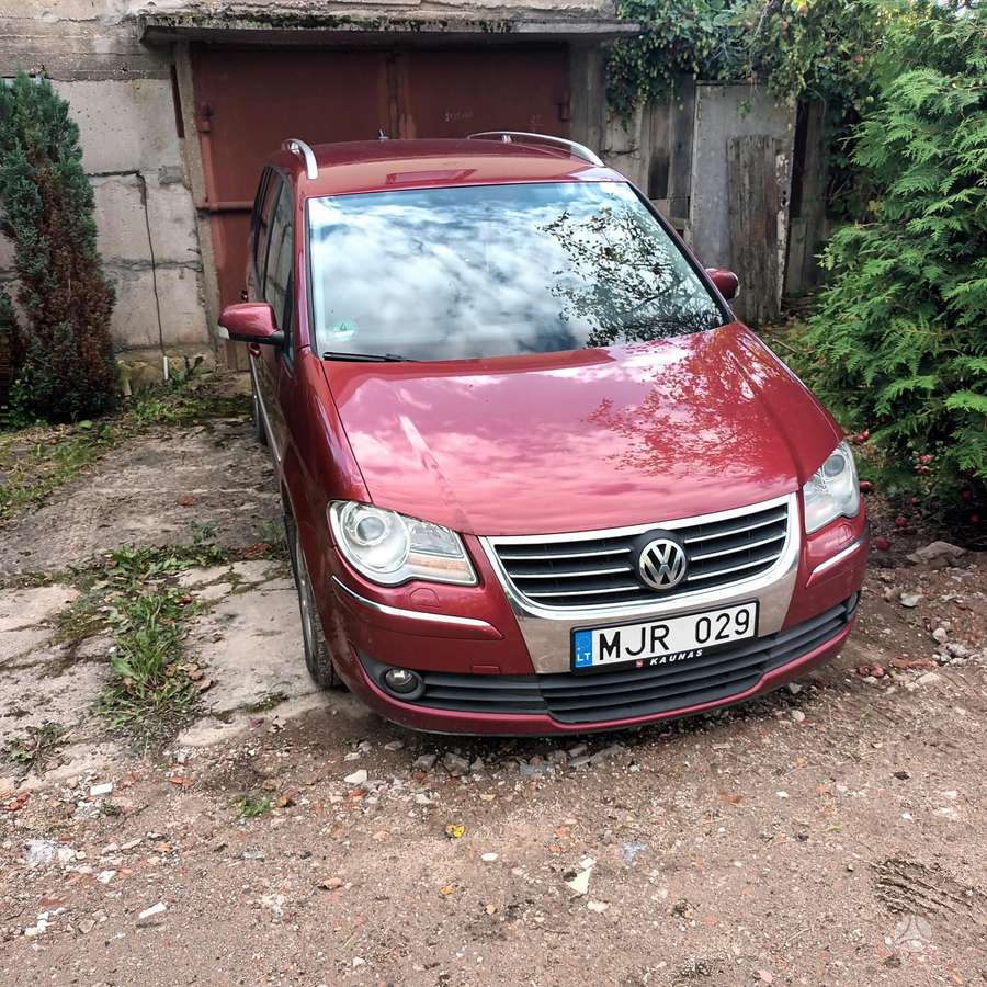 Volkswagen Touran - 1