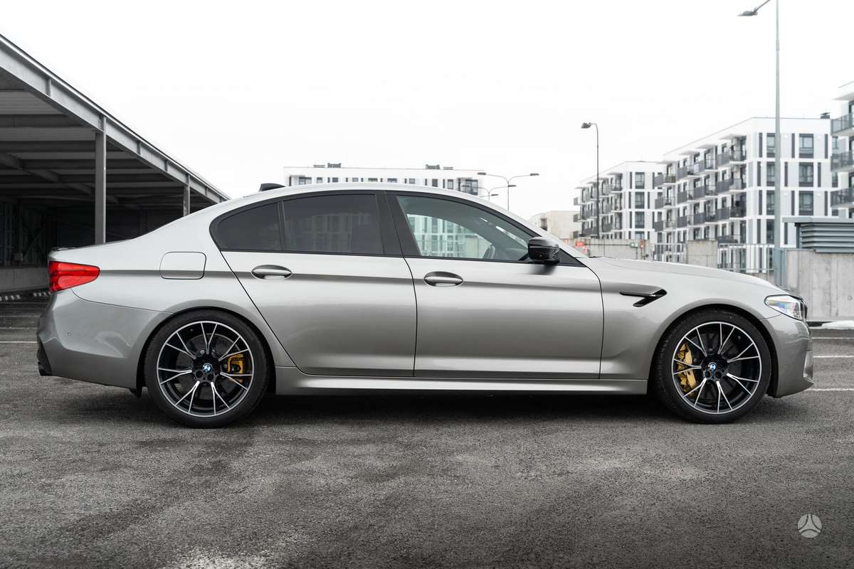 BMW M5, 4.4 l., Седан