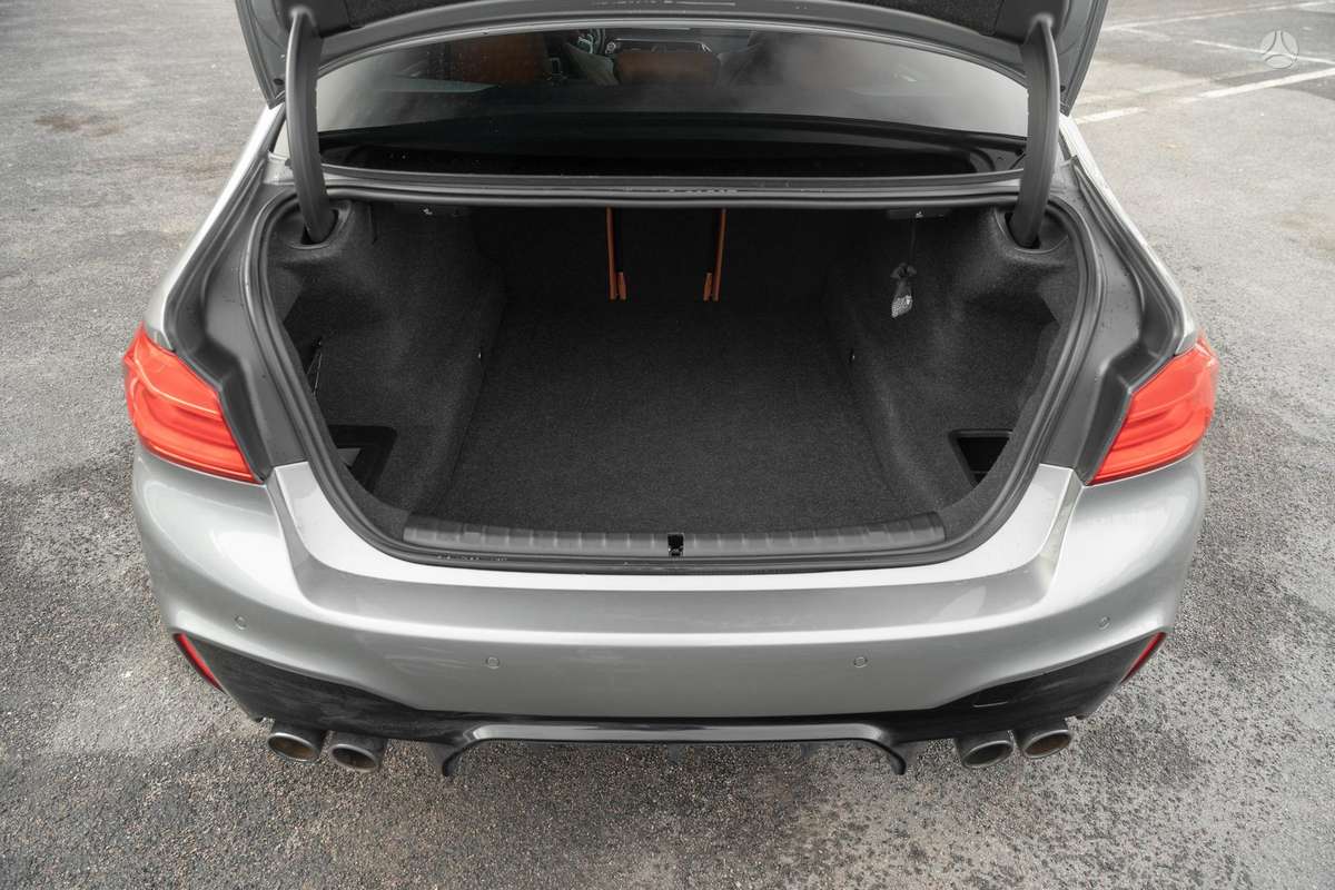 BMW M5, 4.4 l., Седан