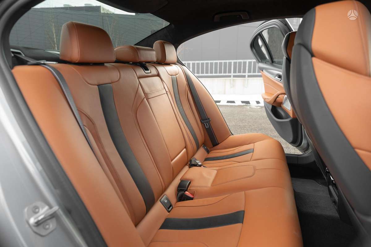 BMW M5, 4.4 l., Седан