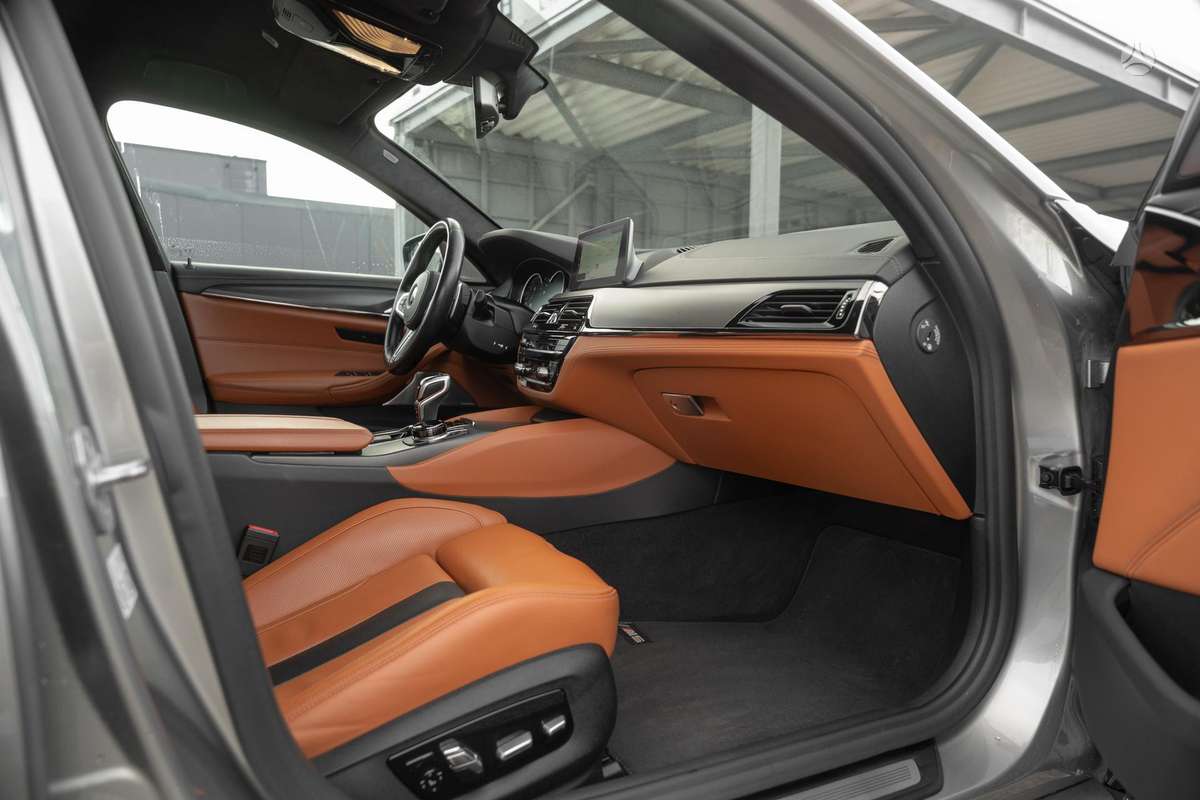 BMW M5, 4.4 l., Седан