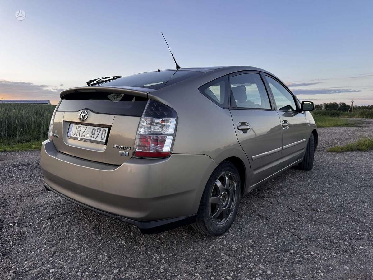 Toyota Prius - 5