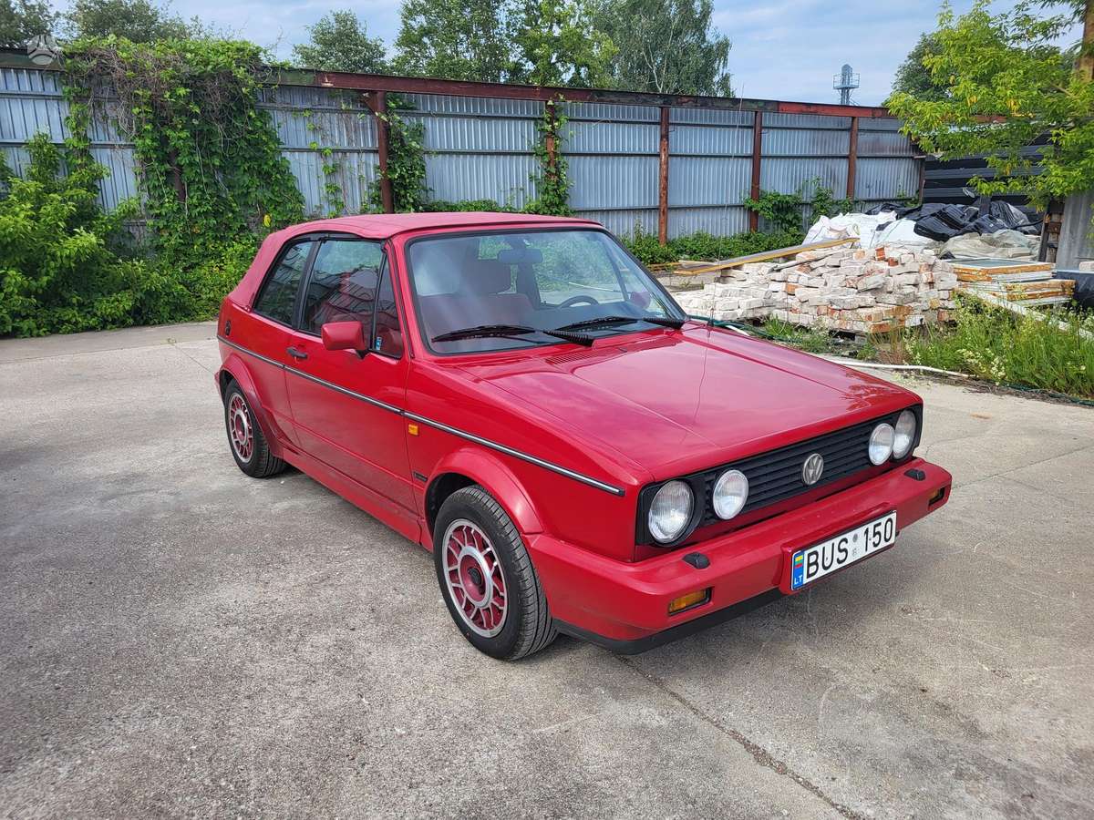 Volkswagen Golf - 1