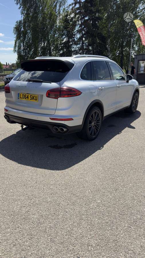 Porsche Cayenne - 5