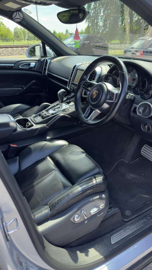 Porsche Cayenne - 6