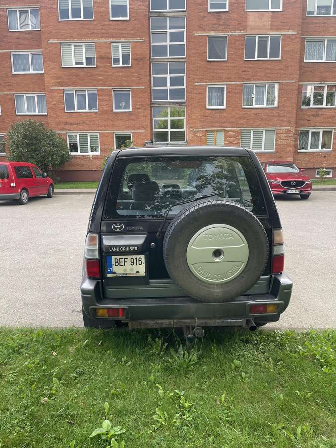 Toyota Land Cruiser - 1