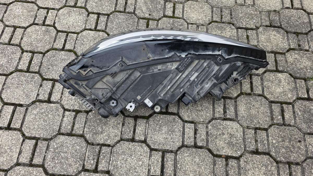 Audi Q8 Matrix europa kairė
