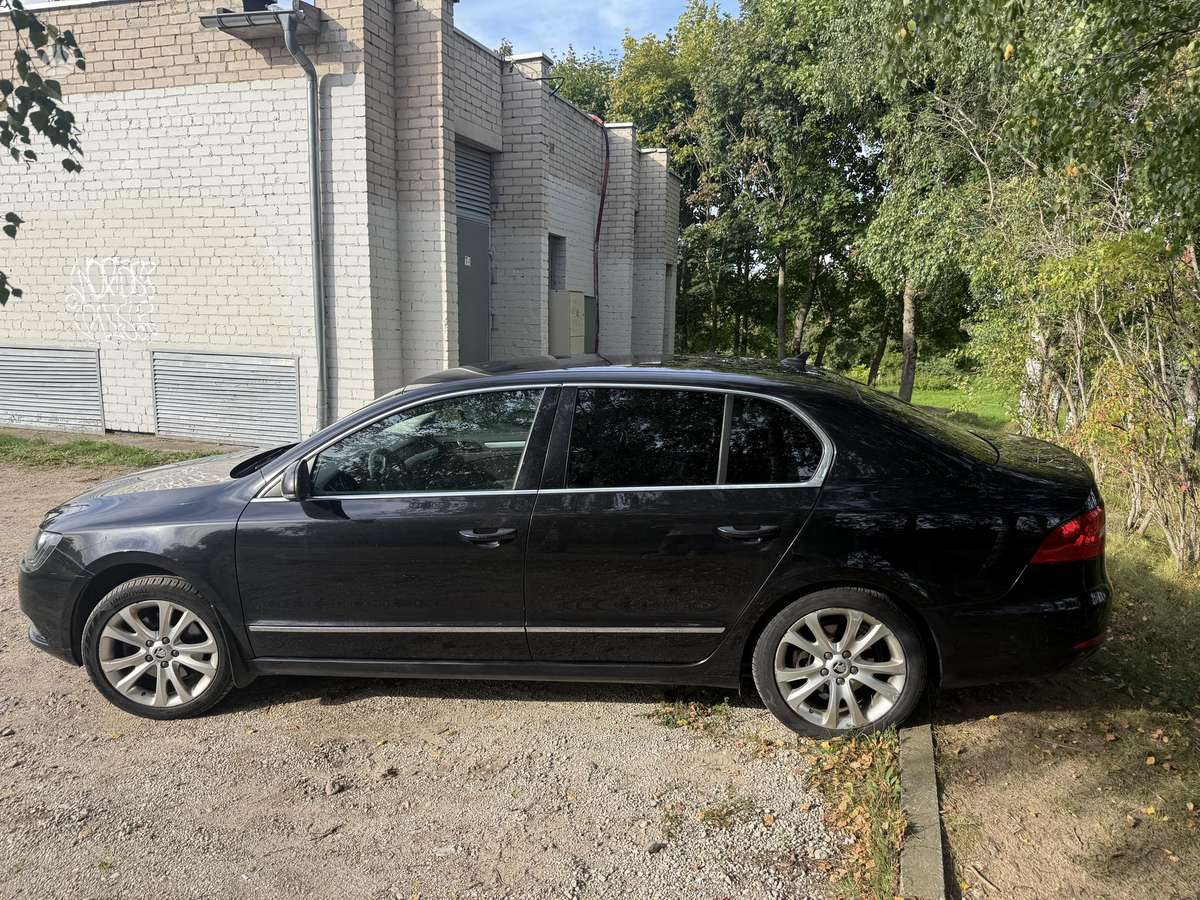 Skoda Superb, 2.0 l., Седан