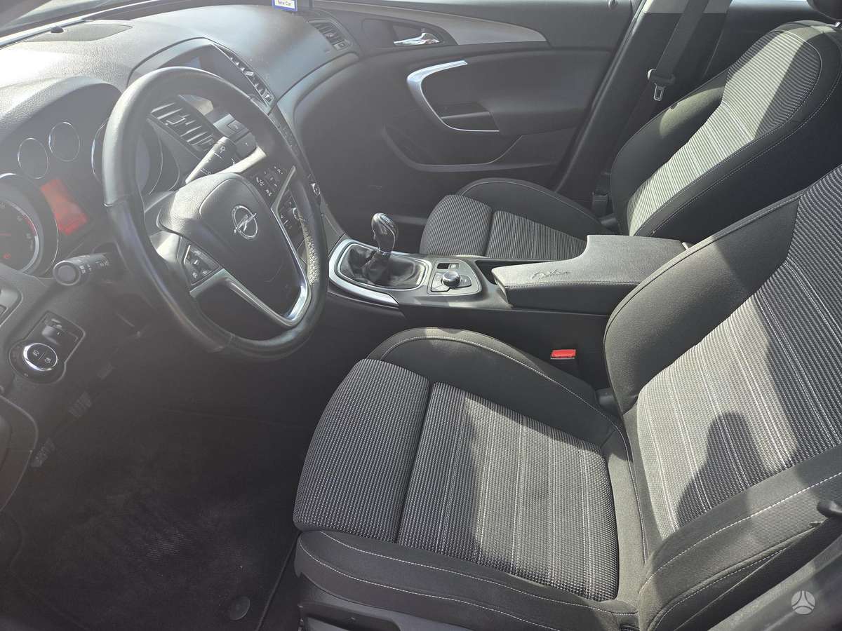 Opel Insignia, 2.0 l., Седан