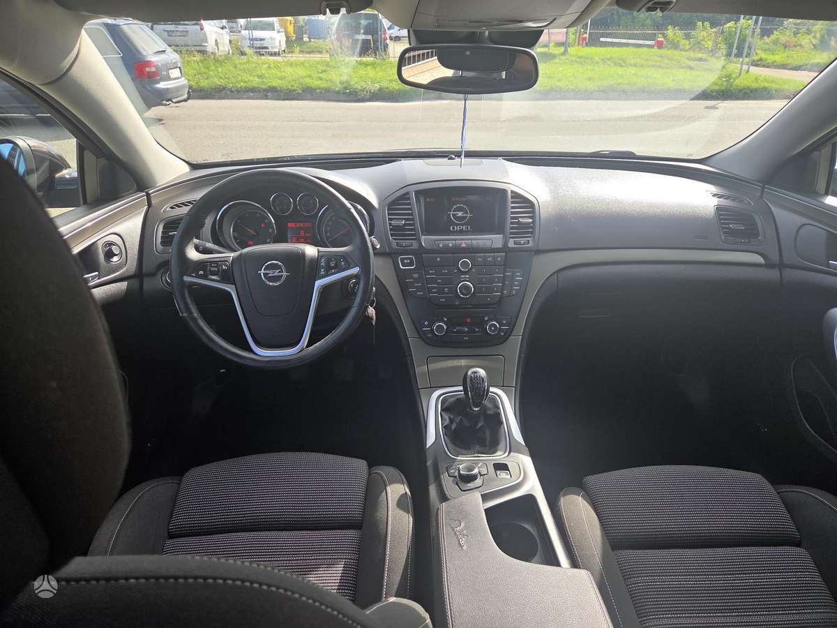 Opel Insignia, 2.0 l., Седан