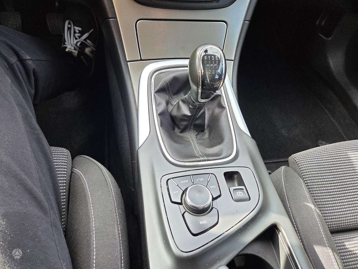 Opel Insignia, 2.0 l., Седан