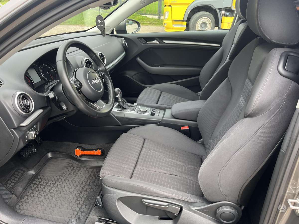 Audi A3, 1.6 l., hatchback