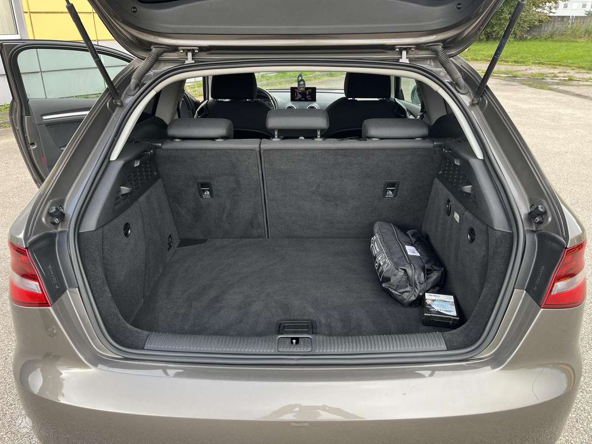 Audi A3, 1.6 l., hatchback