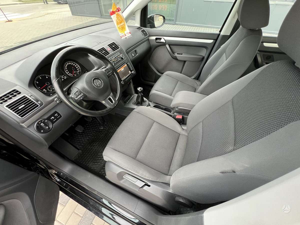 Volkswagen Touran - 10
