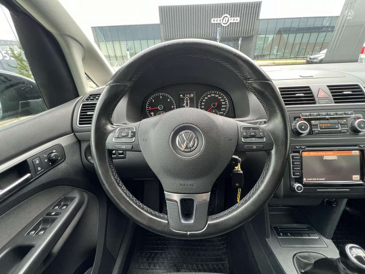 Volkswagen Touran - 12