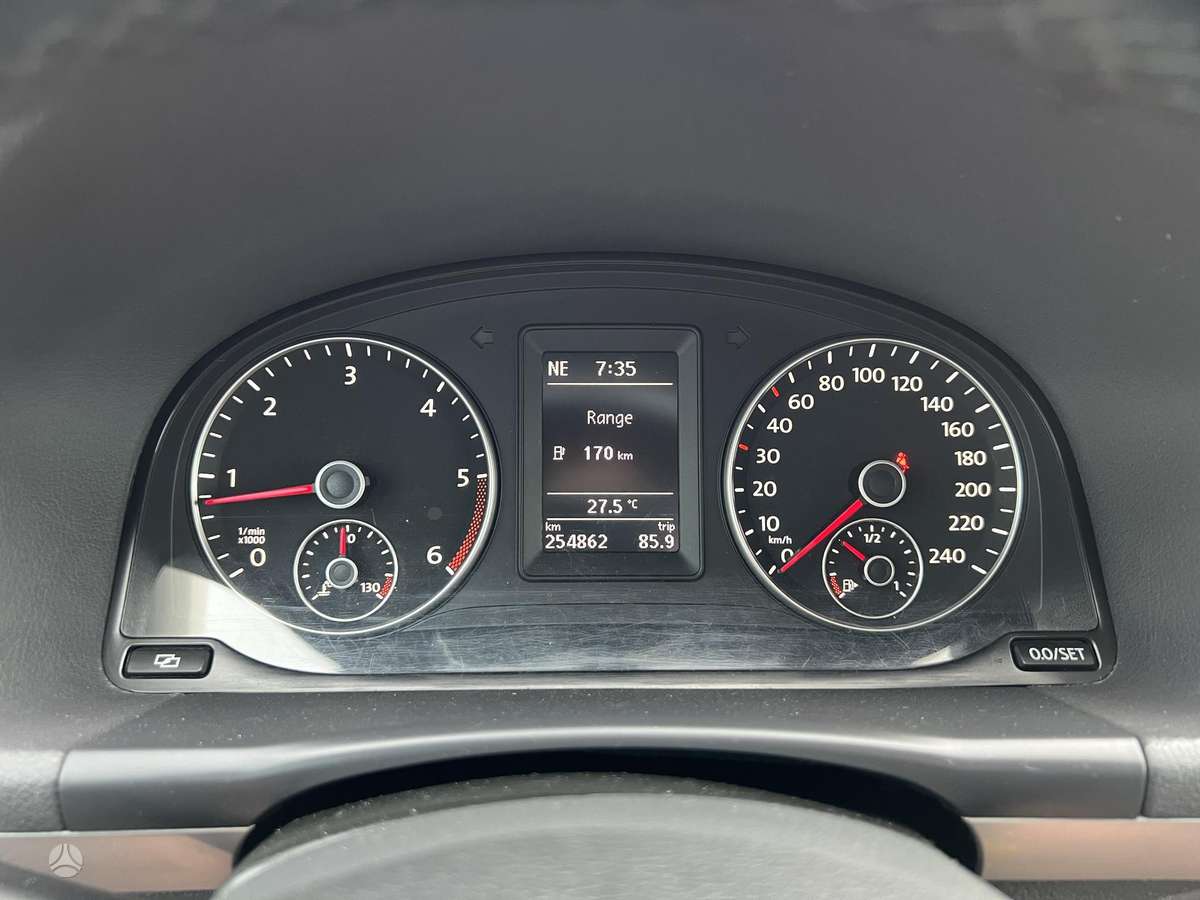 Volkswagen Touran - 11