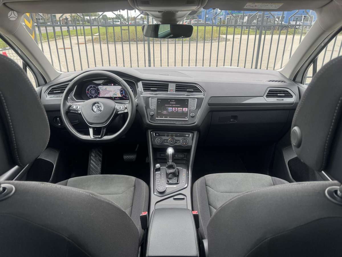 Volkswagen Tiguan - 11