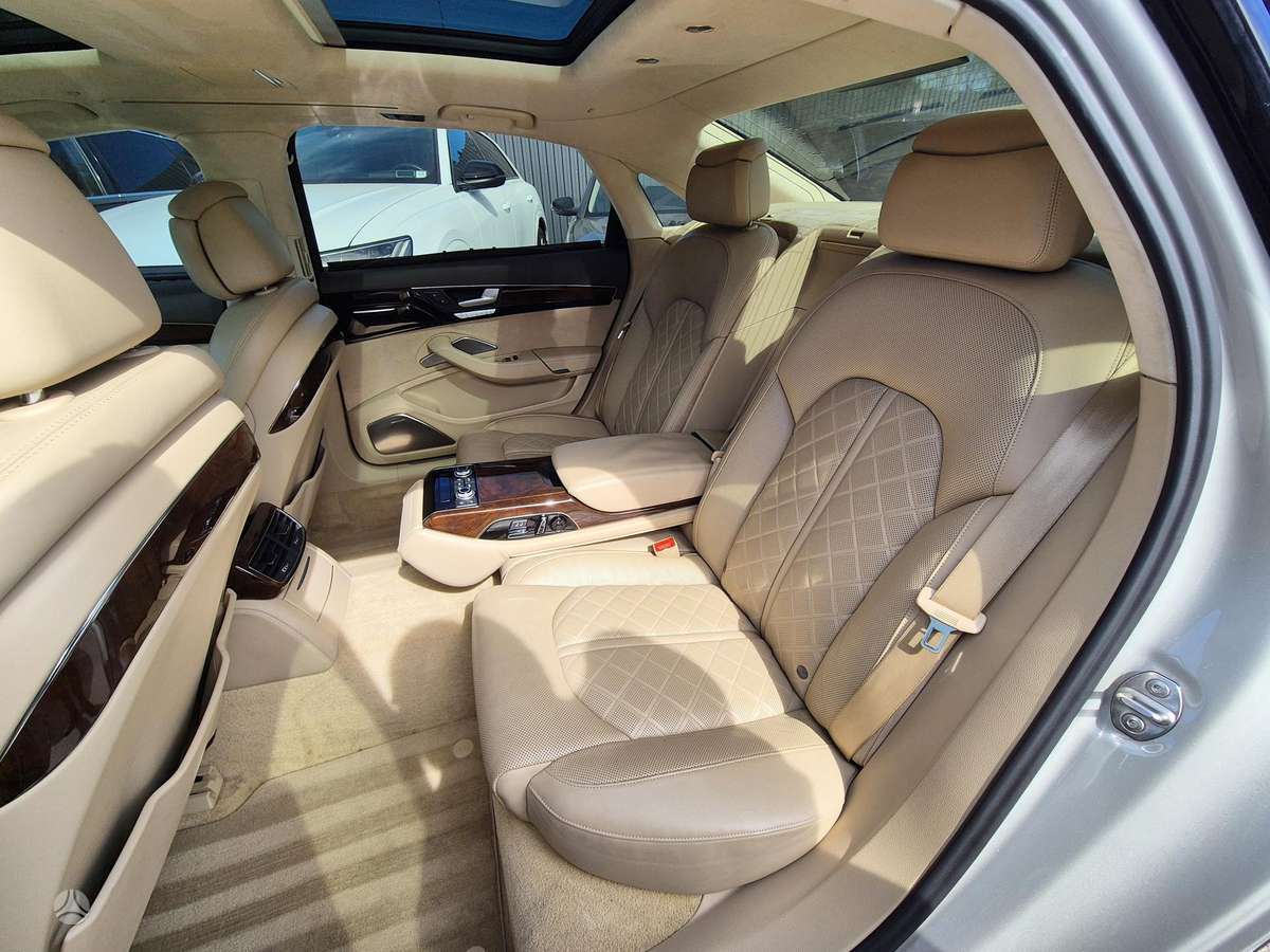 Audi A8, 4.0 l., saloon / sedan