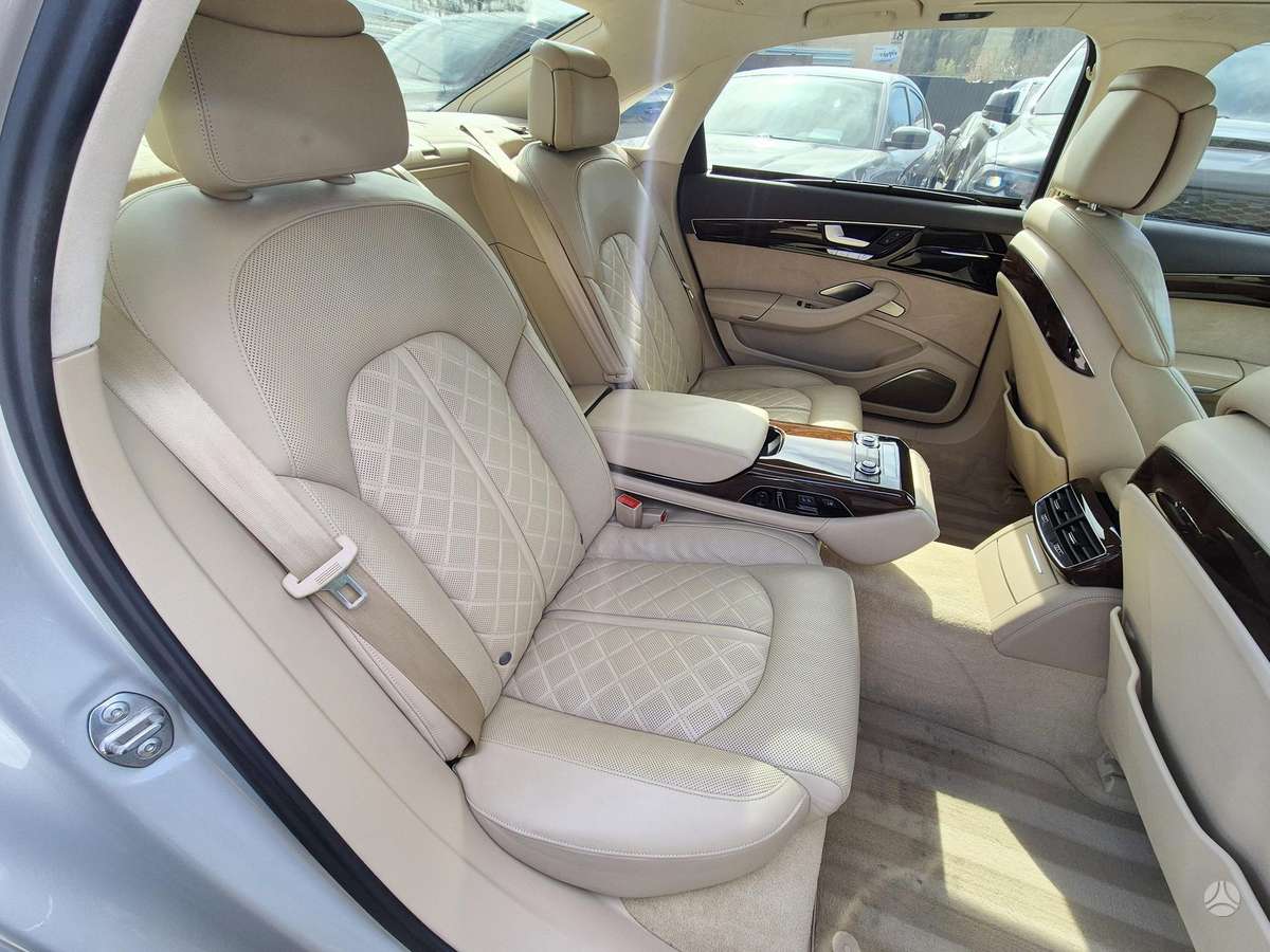 Audi A8, 4.0 l., Седан