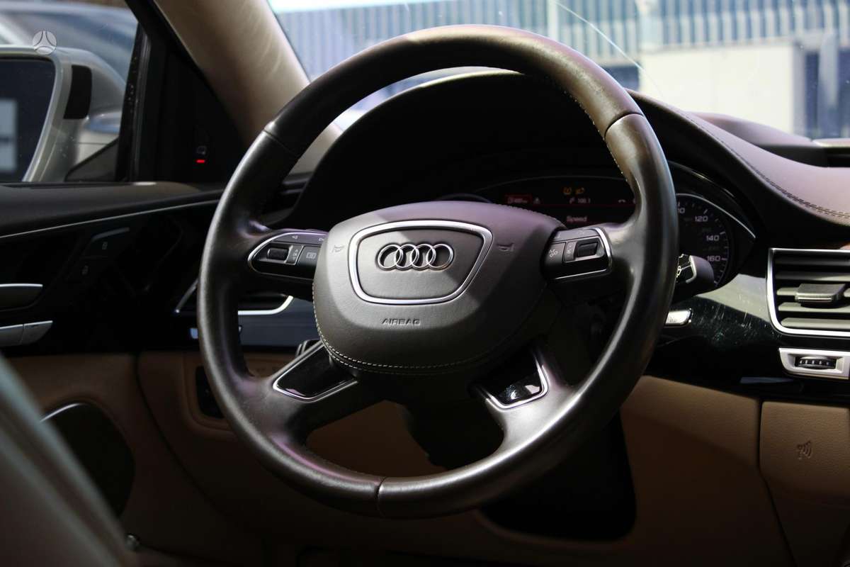 Audi A8, 4.0 l., Седан