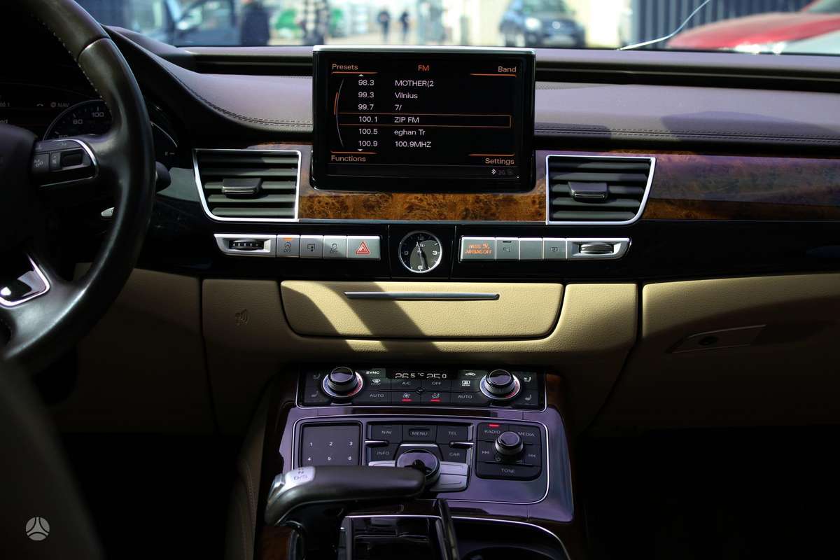 Audi A8, 4.0 l., saloon / sedan