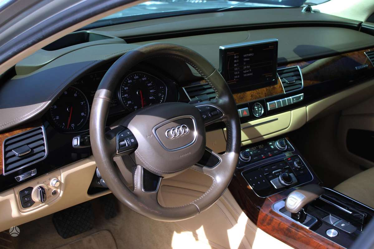 Audi A8, 4.0 l., Седан