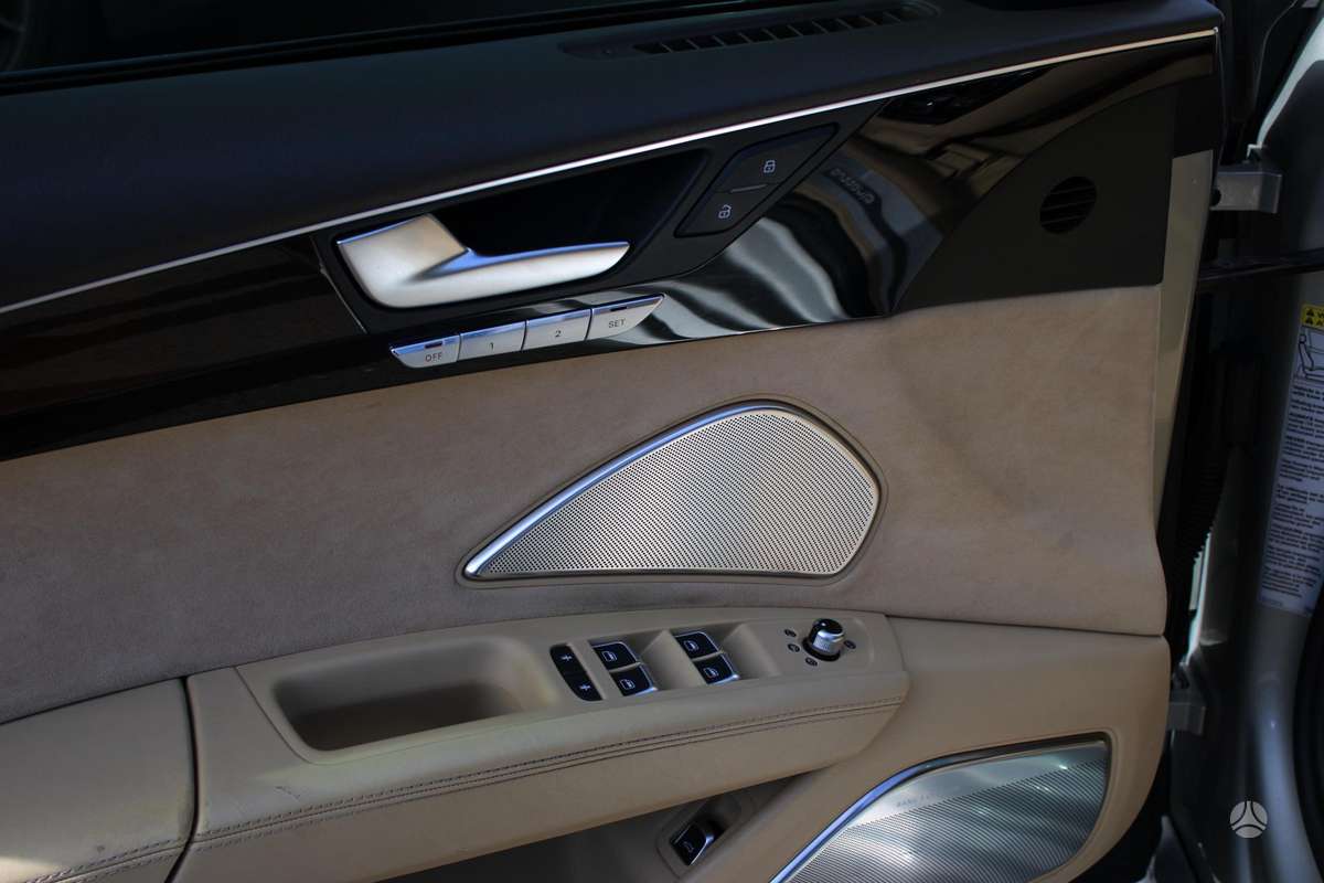 Audi A8, 4.0 l., saloon / sedan