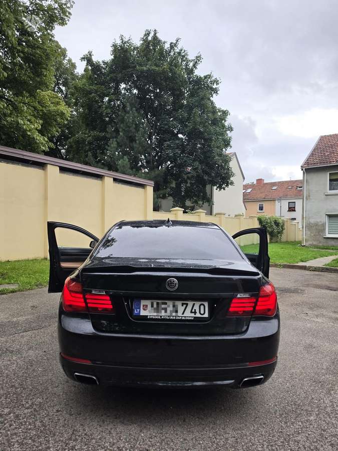 BMW 740, 3.0 l., Седан