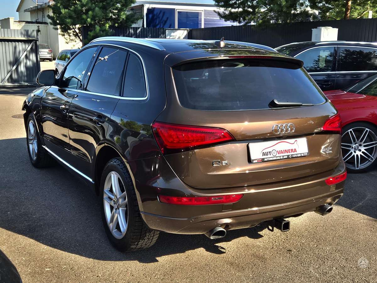 Audi Q5, 2.0 l., off-road / crossover