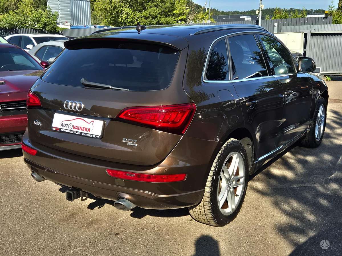 Audi Q5, 2.0 l., off-road / crossover