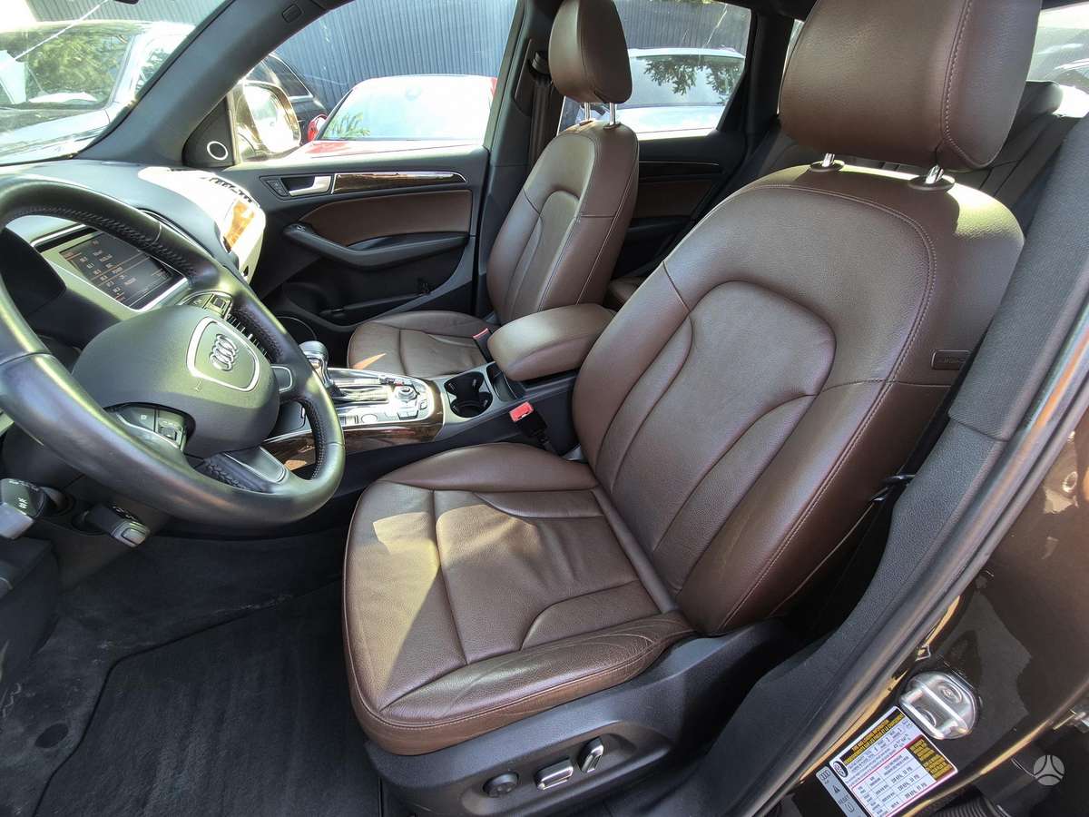 Audi Q5, 2.0 l., off-road / crossover