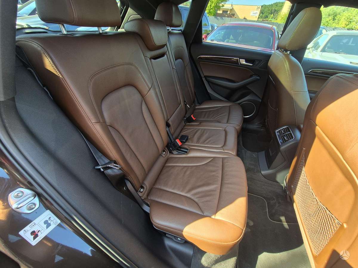 Audi Q5, 2.0 l., off-road / crossover