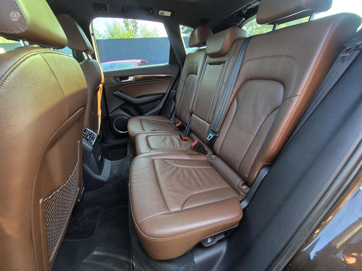 Audi Q5, 2.0 l., off-road / crossover